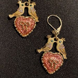 Betsey Johnson Lovebird Earrings 🕊💕
